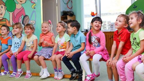 Przedszkole Montessori w Warszawie. Jak działa taka placówka i czy warto zapisać tam swoje dziecko?