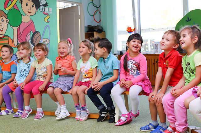 Przedszkole Montessori w Warszawie. Jak działa taka placówka i czy warto zapisać tam swoje dziecko?